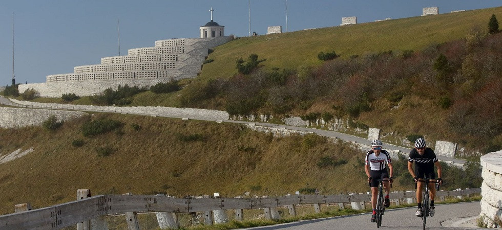 Il “Tour Transalp” arriva sul monte Grappa: i 600 ciclisti in gara attraverseranno anche il Trentino